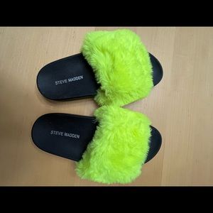 STEVE MADDEN Neon Green Plush Faux Fur Platform Slides Slippers size 6 no tags